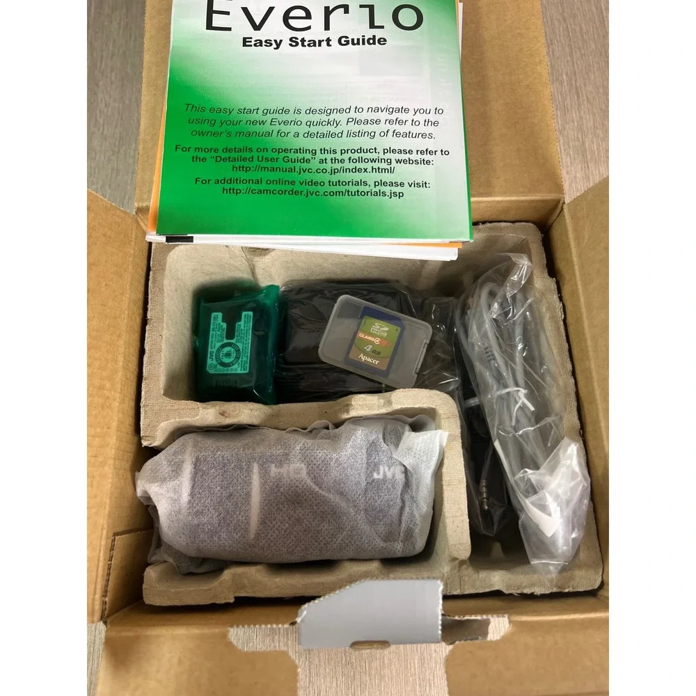 JVC HD Everio GZ-HM30 Purple Digital Camcorder 40x Optical Zoom GZ-HM30VU Boxed